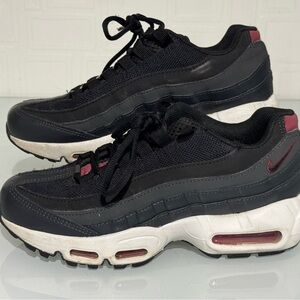 Nike Air Max 95 Big Kids Size 5.5 Y Running Shoes Black/White/Red (pre-owned)